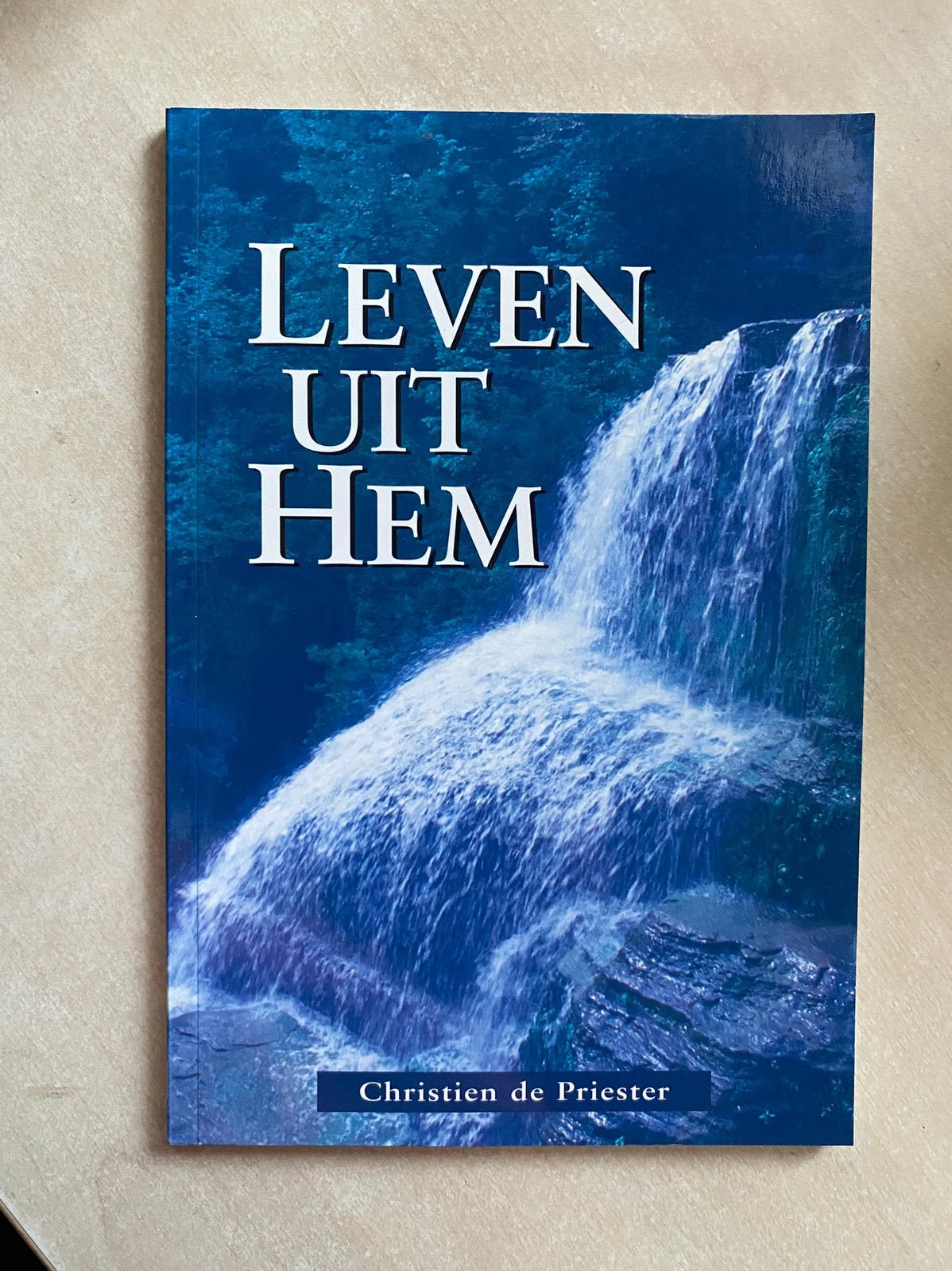 Leven uit Hem (Christien de Priester), Ophalen of Verzenden, Zo goed als nieuw