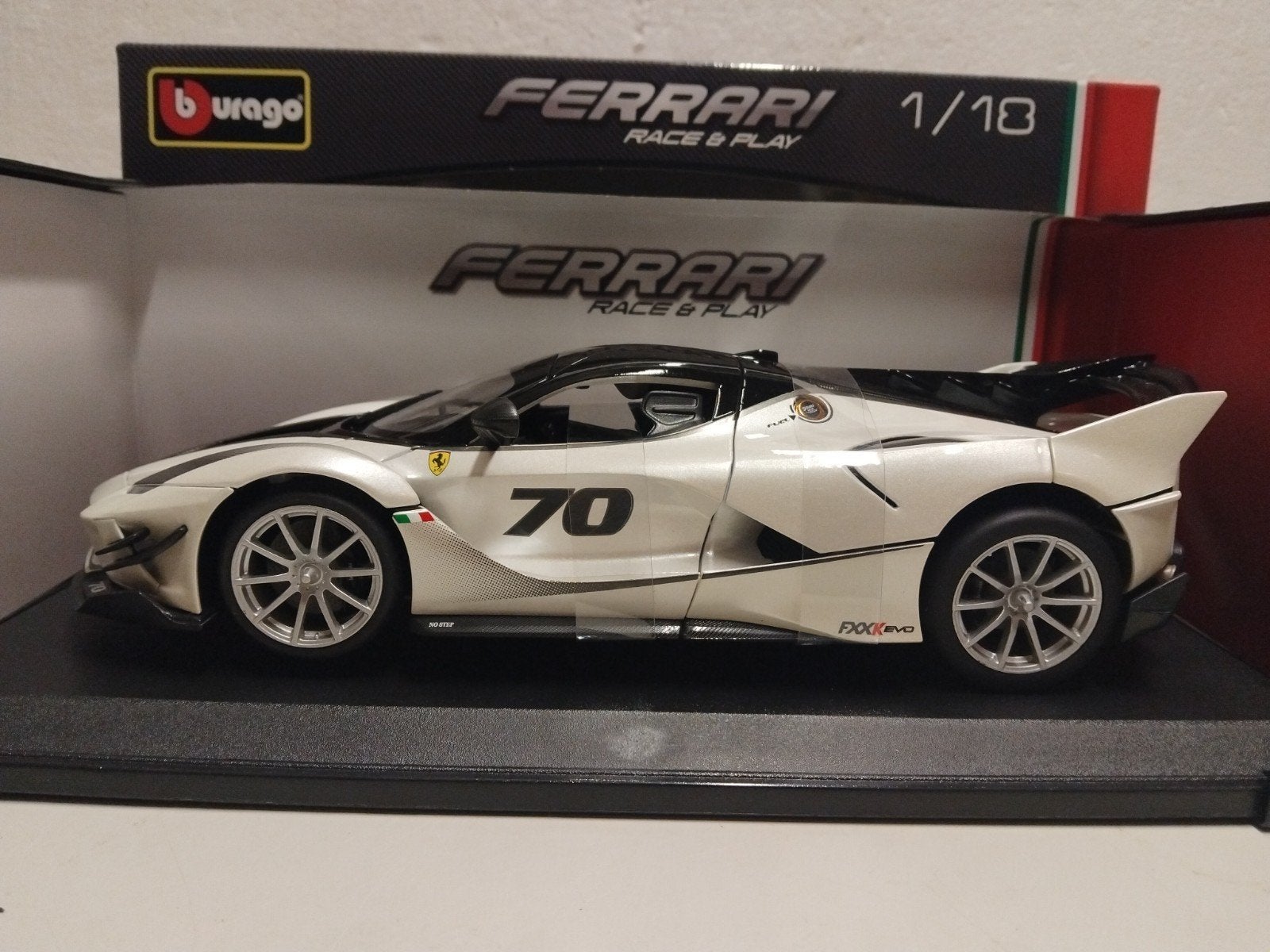 Ferrari FXX K Evolution #70 white Bburago metal 1:18 KRD, Ophalen of Verzenden, Zo goed als nieuw, Auto, Bburago