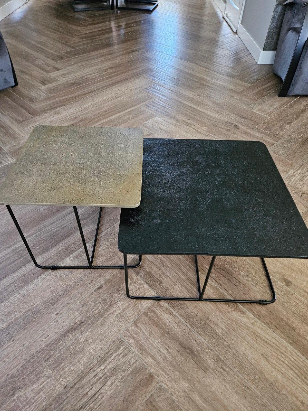 Set van 2 vierkante salon/bijzettafels - industrieel design, Minder dan 55 cm, Metaal of Aluminium, Vierkant, Zo goed als nieuw