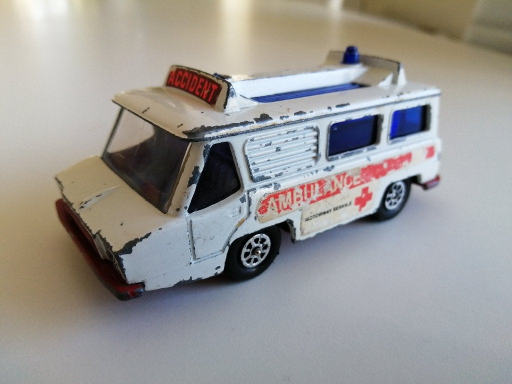 Corgi toys Motorway Ambulance, Ophalen of Verzenden, Gebruikt, Bus of Vrachtwagen, Corgi