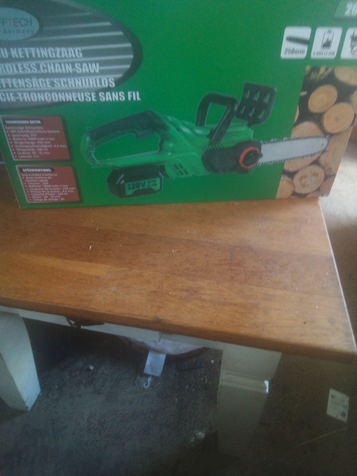 Nieuwe Accu Kettingzaag - Vaste Prijs 40 Euro, Doe-het-zelf en Verbouw, Gereedschap | Zaagmachines, Ophalen, Nieuw, Kettingzaag