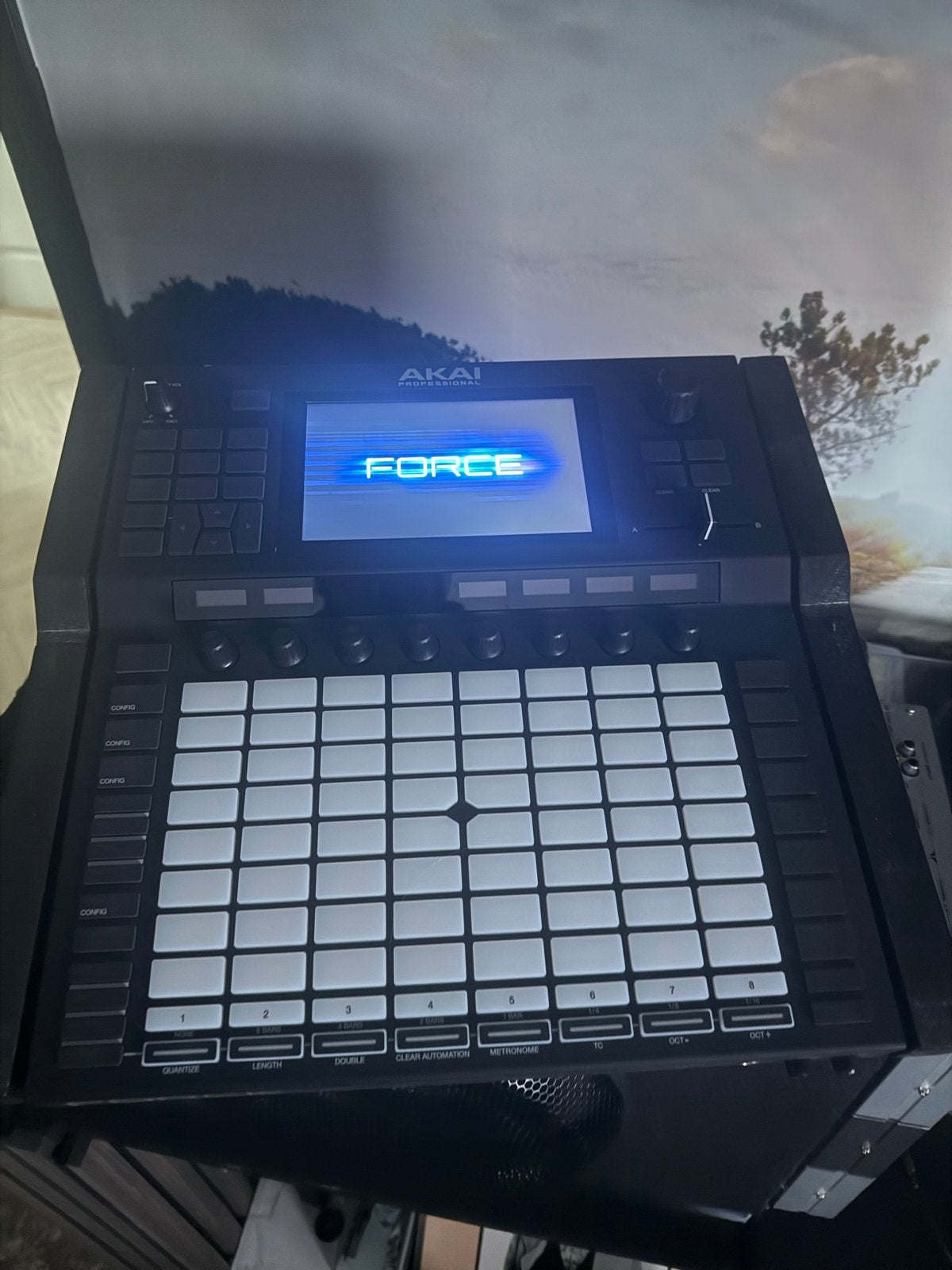 Akai Force Standalone Music Production Systeem, Overige merken, Zo goed als nieuw, Met midi-aansluiting, Overige aantallen
