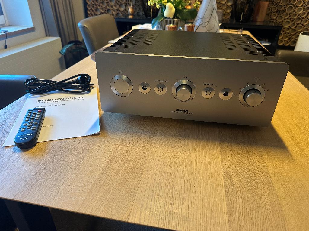 SUGDEN IA4 klasse A versterker 2 jaar, Audio, Tv en Foto, Versterkers en Receivers, Zo goed als nieuw, Ophalen, Overige merken