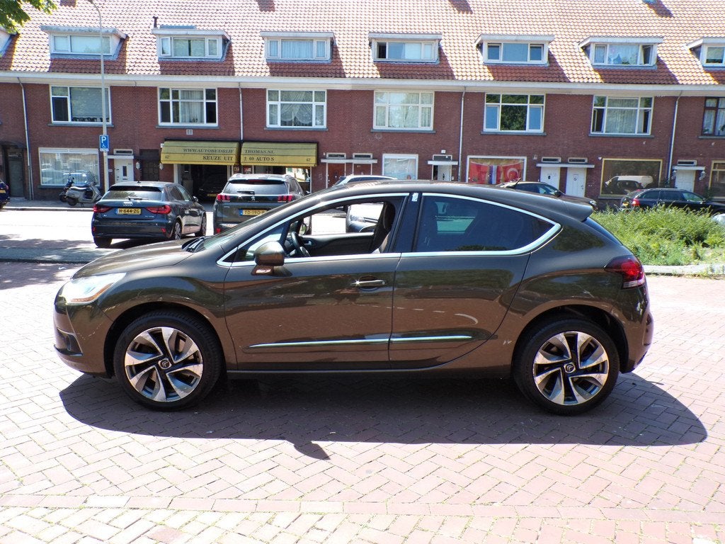 Citroën DS4 1.6 THP Sport Chic 200 PK MOOIE AUTO (bj 2011), Auto's, Voorwielaandrijving, Euro 5, 4 cilinders, Bruin