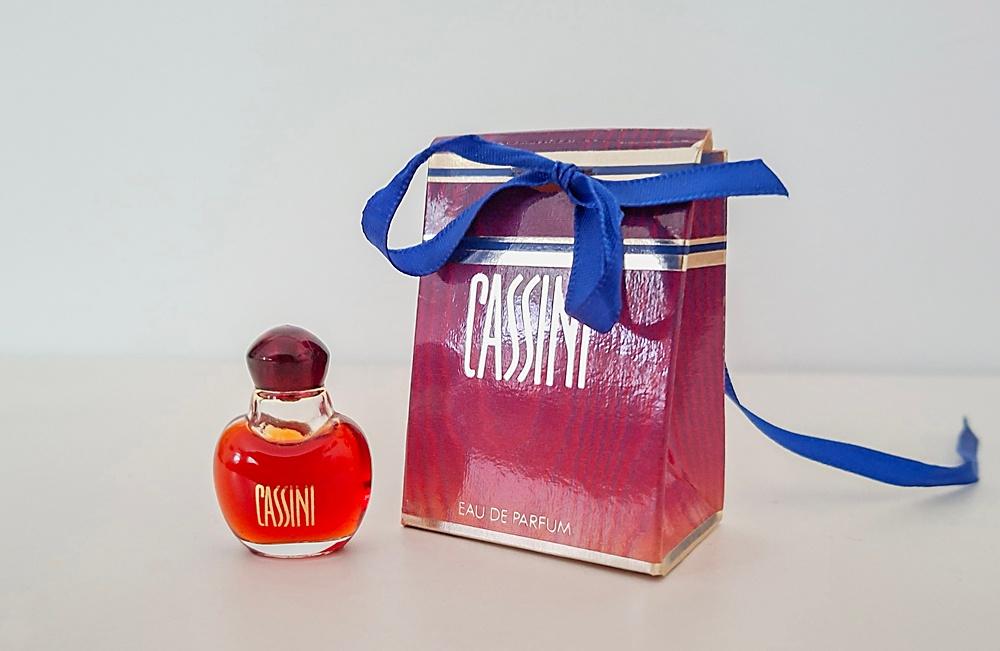 Oleg Cassini parfum miniatuur Cassini - EDP, Ophalen of Verzenden, Zo goed als nieuw, Miniatuur, Gevuld