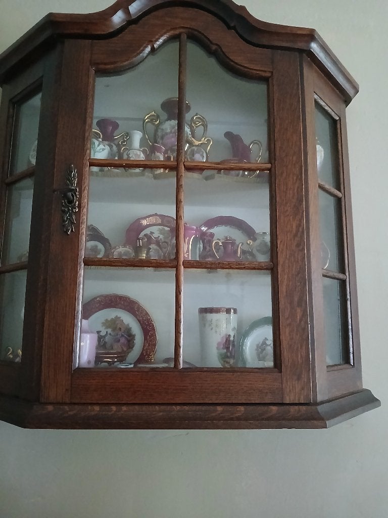 Vitrine kast, Ophalen