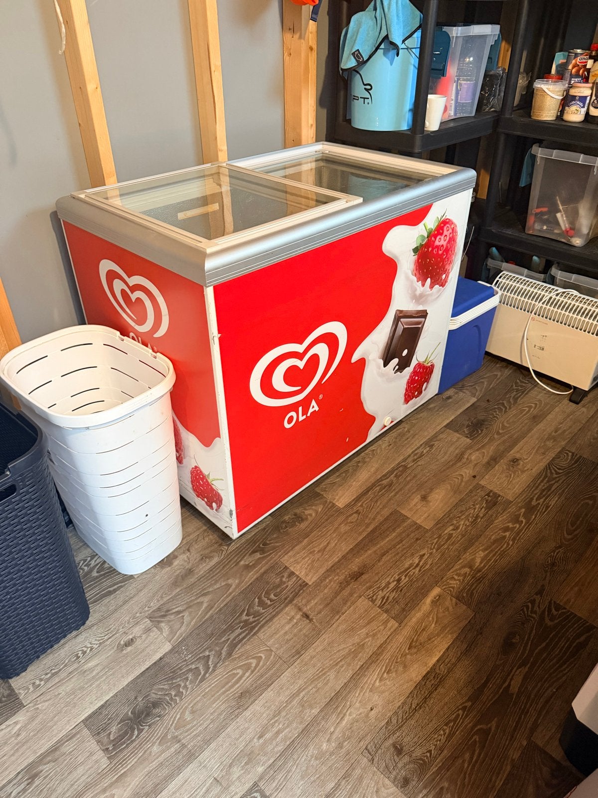 Ola ijsvitrine met glazen schuifdeksel, Gebruikt, 60 cm of meer, 100 tot 150 liter, Met aparte vriezer