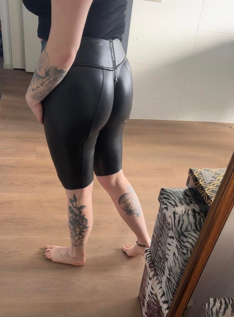 Monica cycle short in faux leren - Ishtar & Brute, Maat 38/40 (M), Kort, Zwart, Ophalen of Verzenden