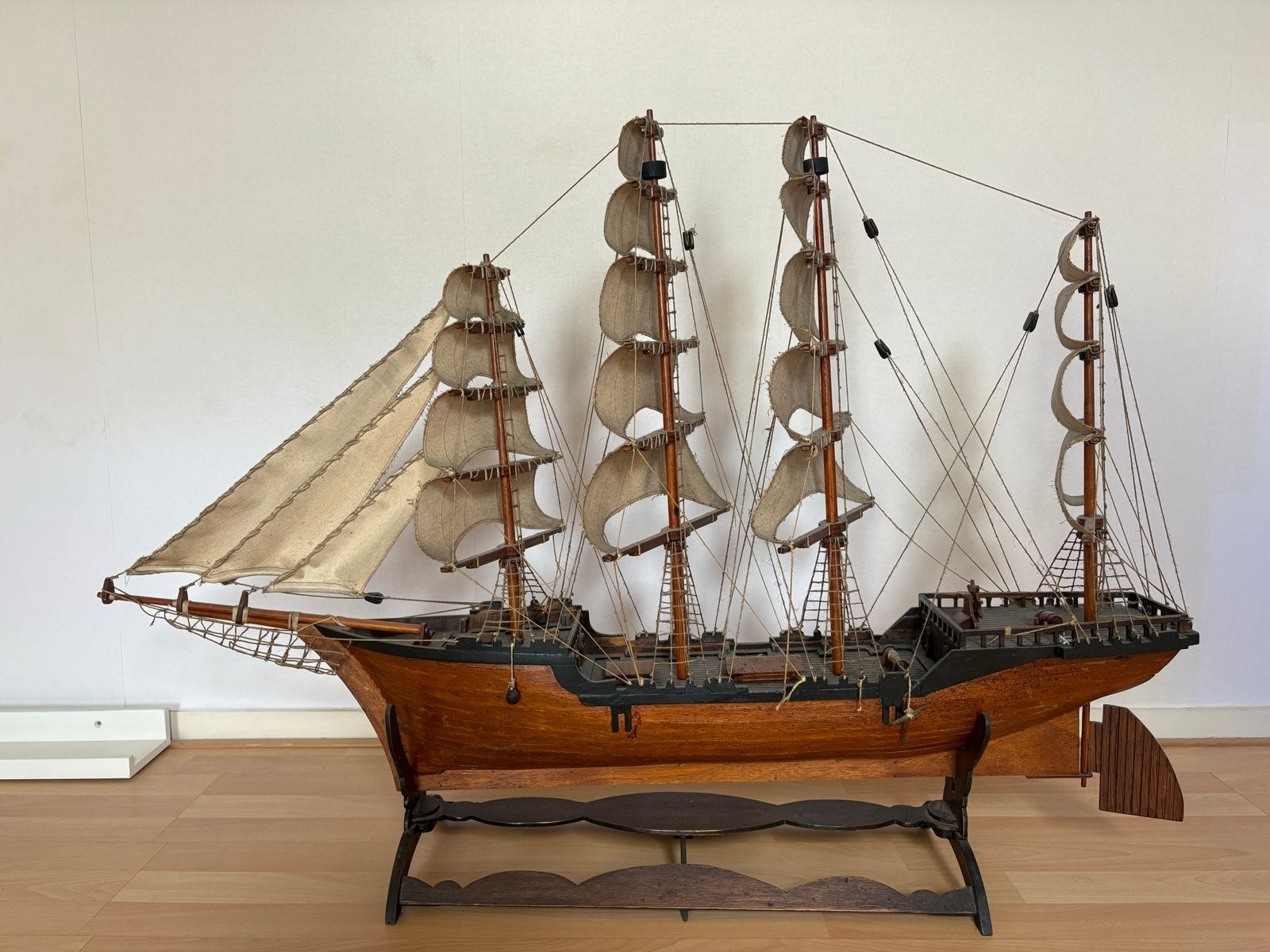 Gedetailleerd scheepsmodel van een zeilschip, Ophalen, Gebruikt, Groter dan 1:32, Overige merken