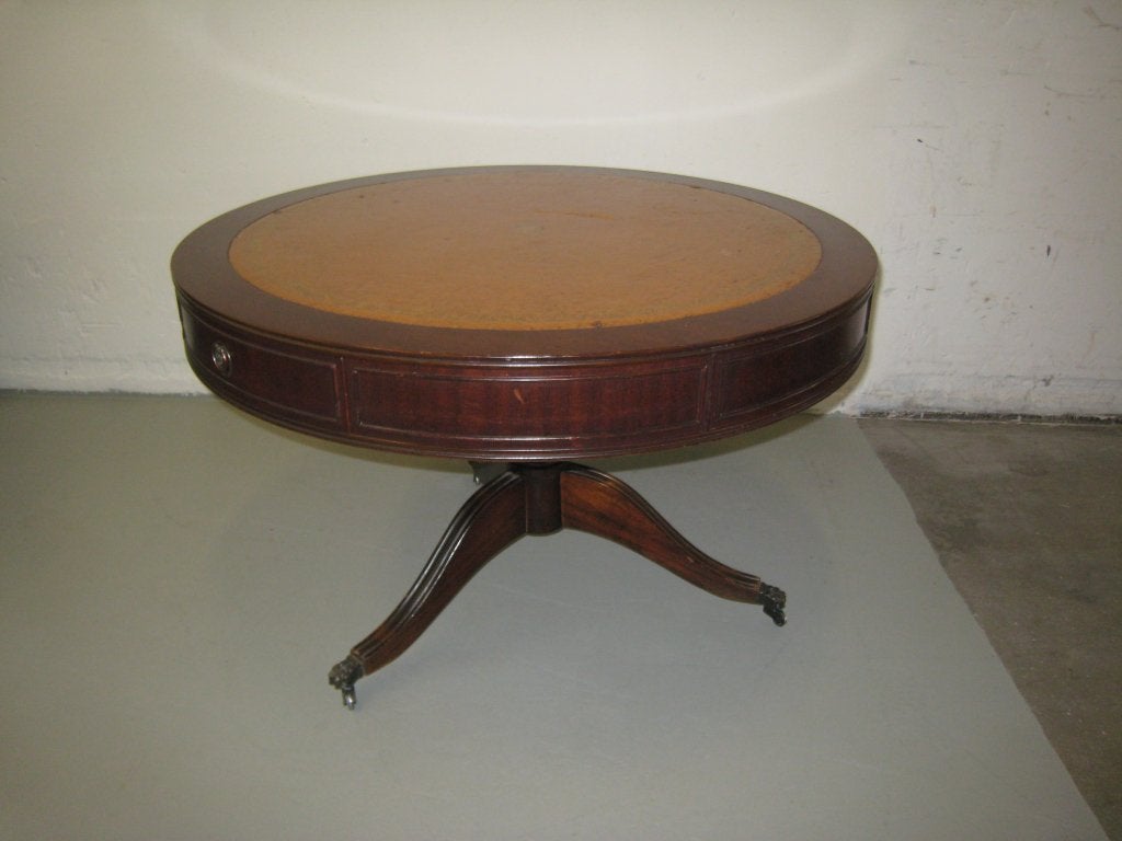 Klassieke Engelse ronde salontafel, Niet ingevuld, Gebruikt, Niet ingevuld, Niet ingevuld