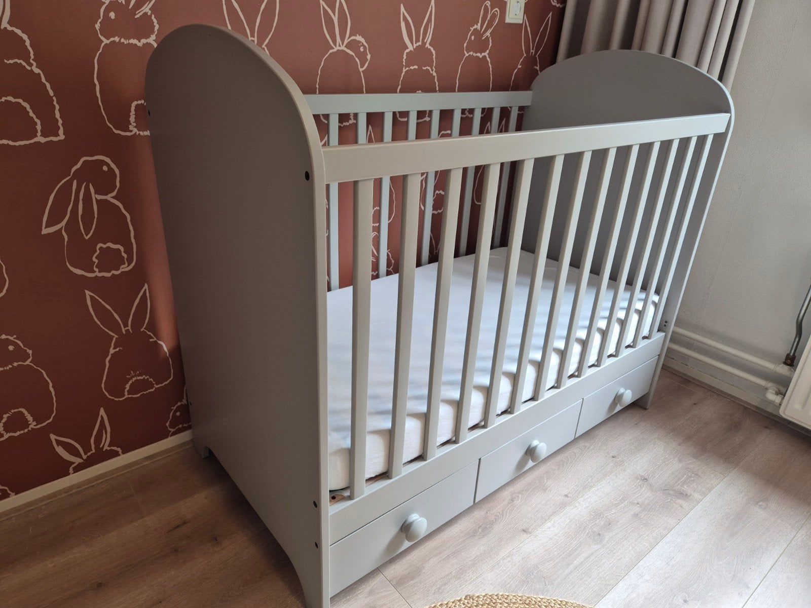 Complete babykamer -Babybedje, commode, kast, kist, stoel, 70 tot 85 cm, 140 tot 160 cm, Zo goed als nieuw, Ophalen