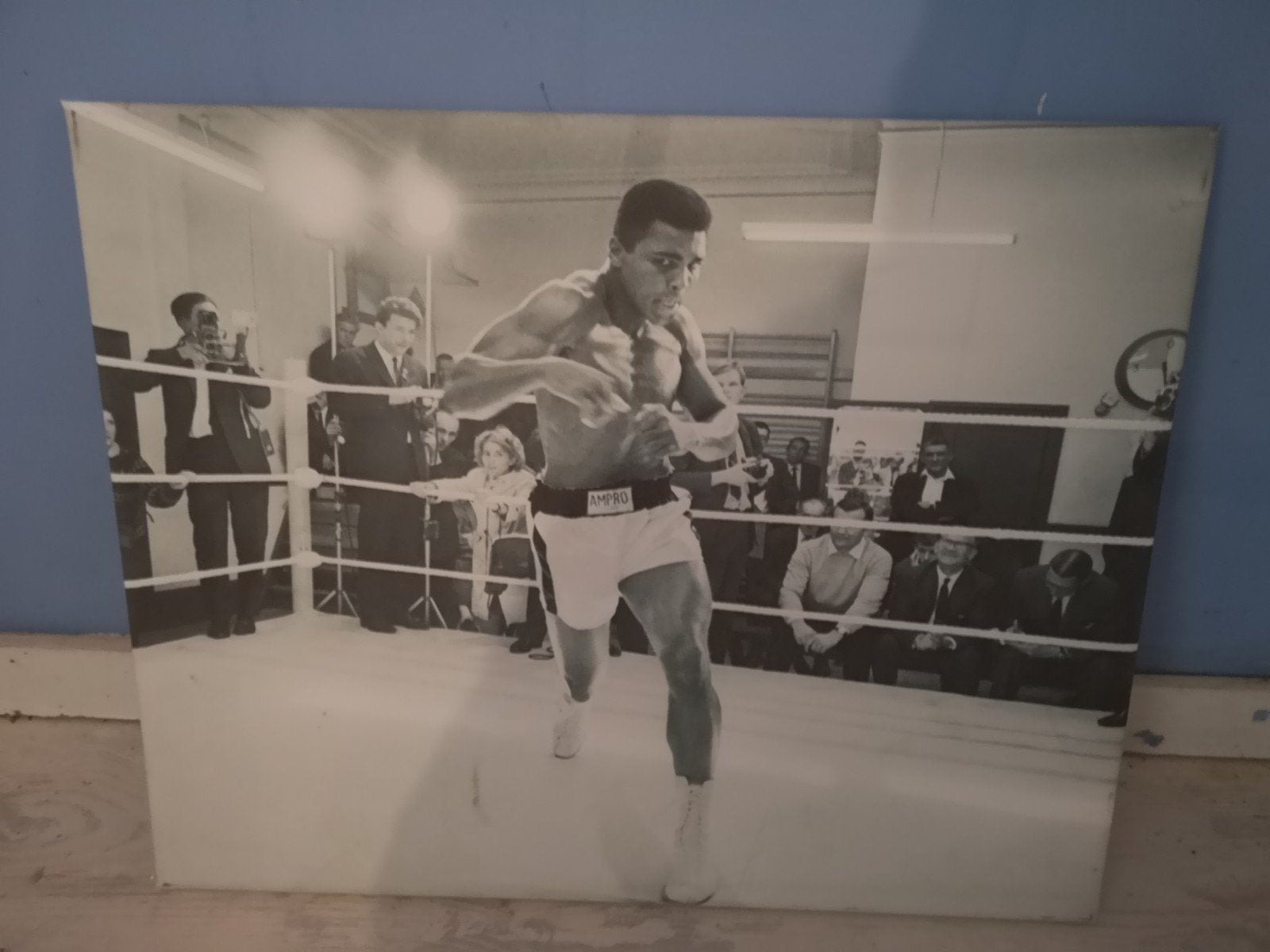 Zwart-wit foto van Muhammad Ali in de boksring, 50 – 75, Gebruikt, Ophalen of Verzenden, 75 tot 100 cm