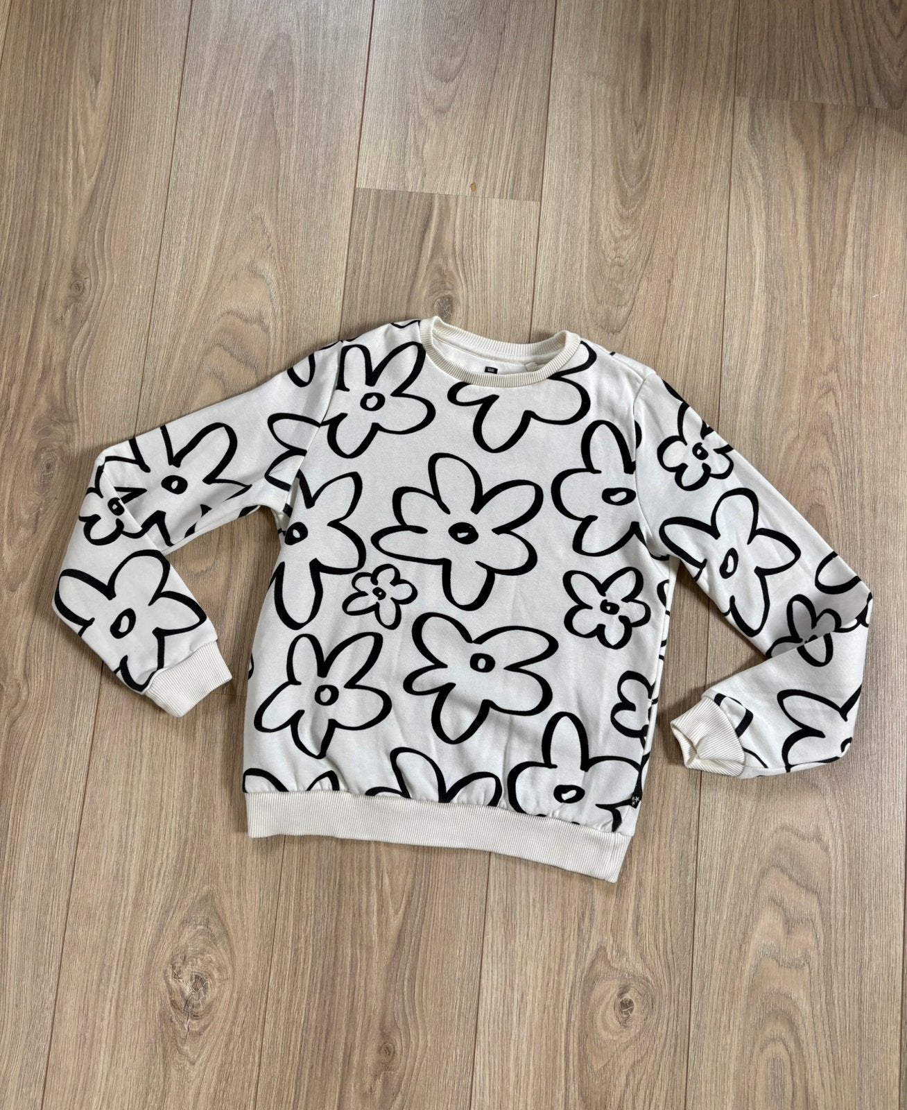 Looks new! WE bloemen sweater - maat 146, Ophalen of Verzenden, Nieuw, Meisje, Trui of Vest