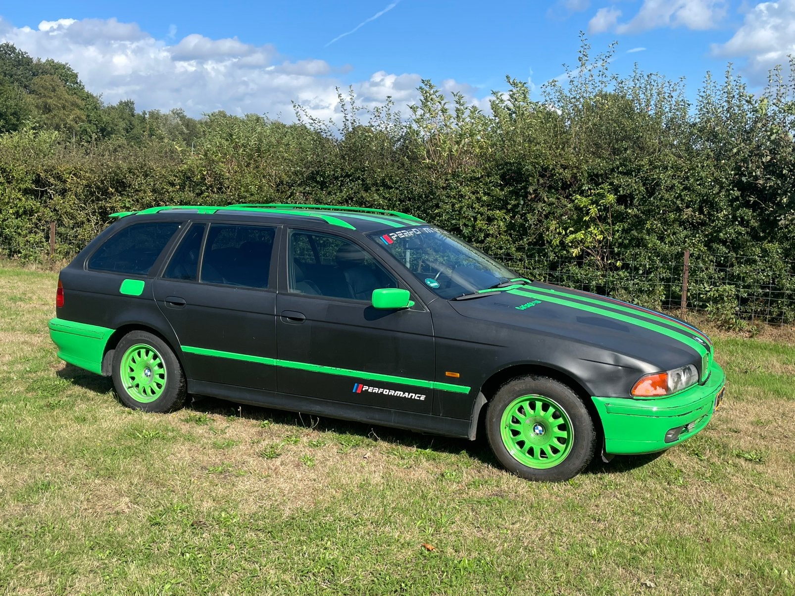 BMW 5-Serie 2.5 I touring 1997 carbagerun / barrelchallenge, Automaat, Achterwielaandrijving, Zwart, Stationwagon