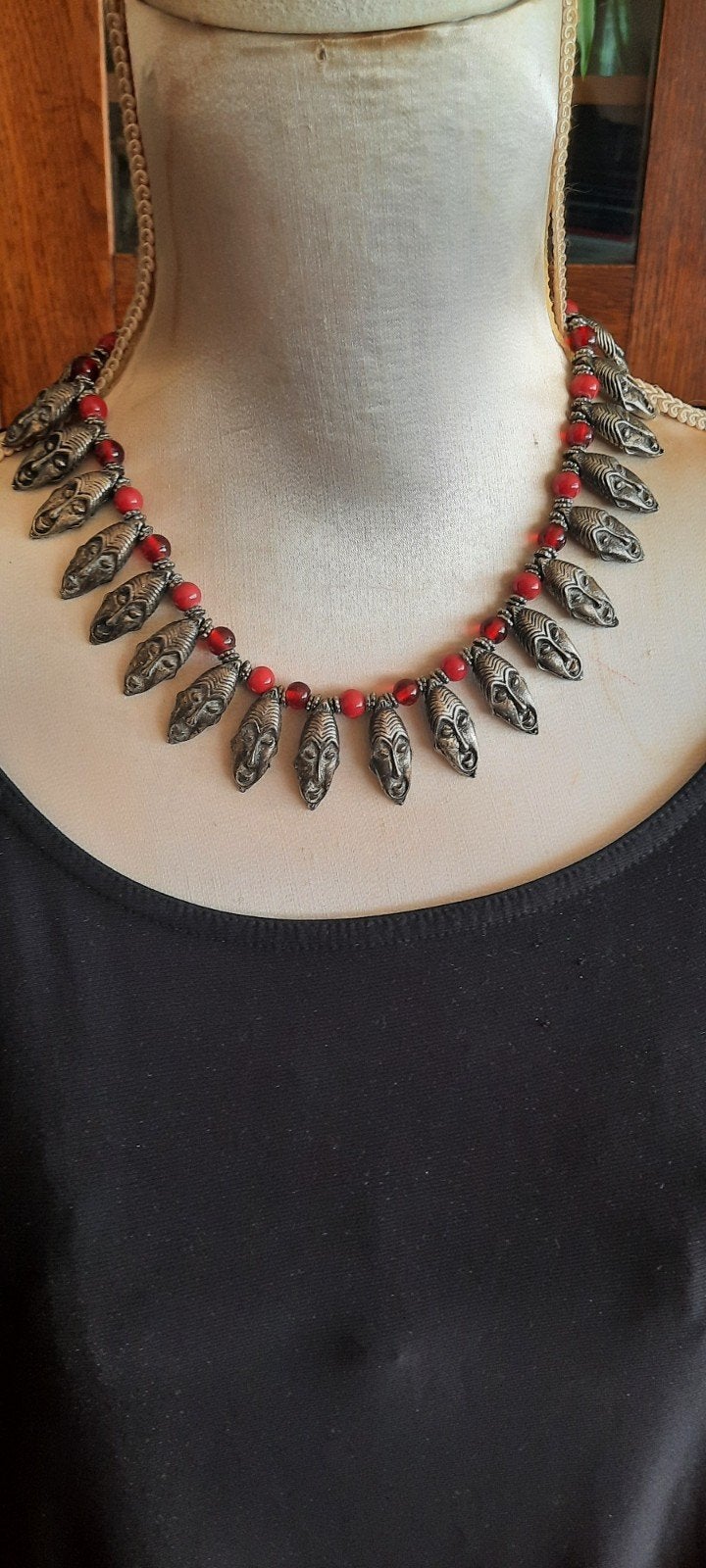 Antieke tribal ketting,Tuareg Marokko, met carneool kralen, Sieraden, Tassen en Uiterlijk, Antieke sieraden, Ophalen of Verzenden