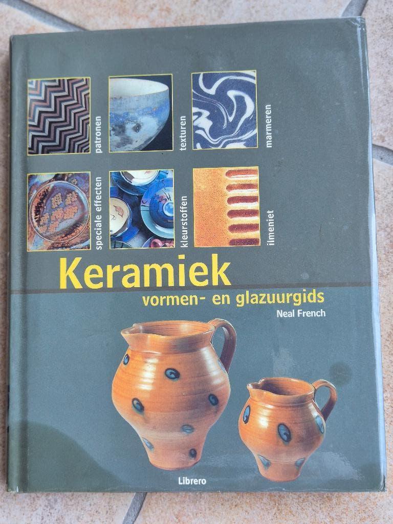 Neal French - Keramiek vormen- en glazuurgids, Ophalen of Verzenden, Zo goed als nieuw