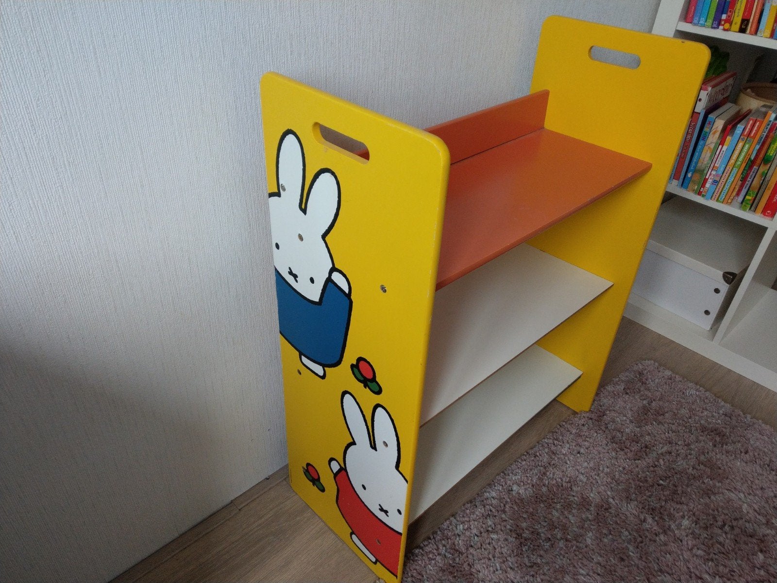 Nijntje kinderboekenkast - Geel met oranje plank, Gebruikt, Minder dan 50 cm, Ophalen, Minder dan 90 cm