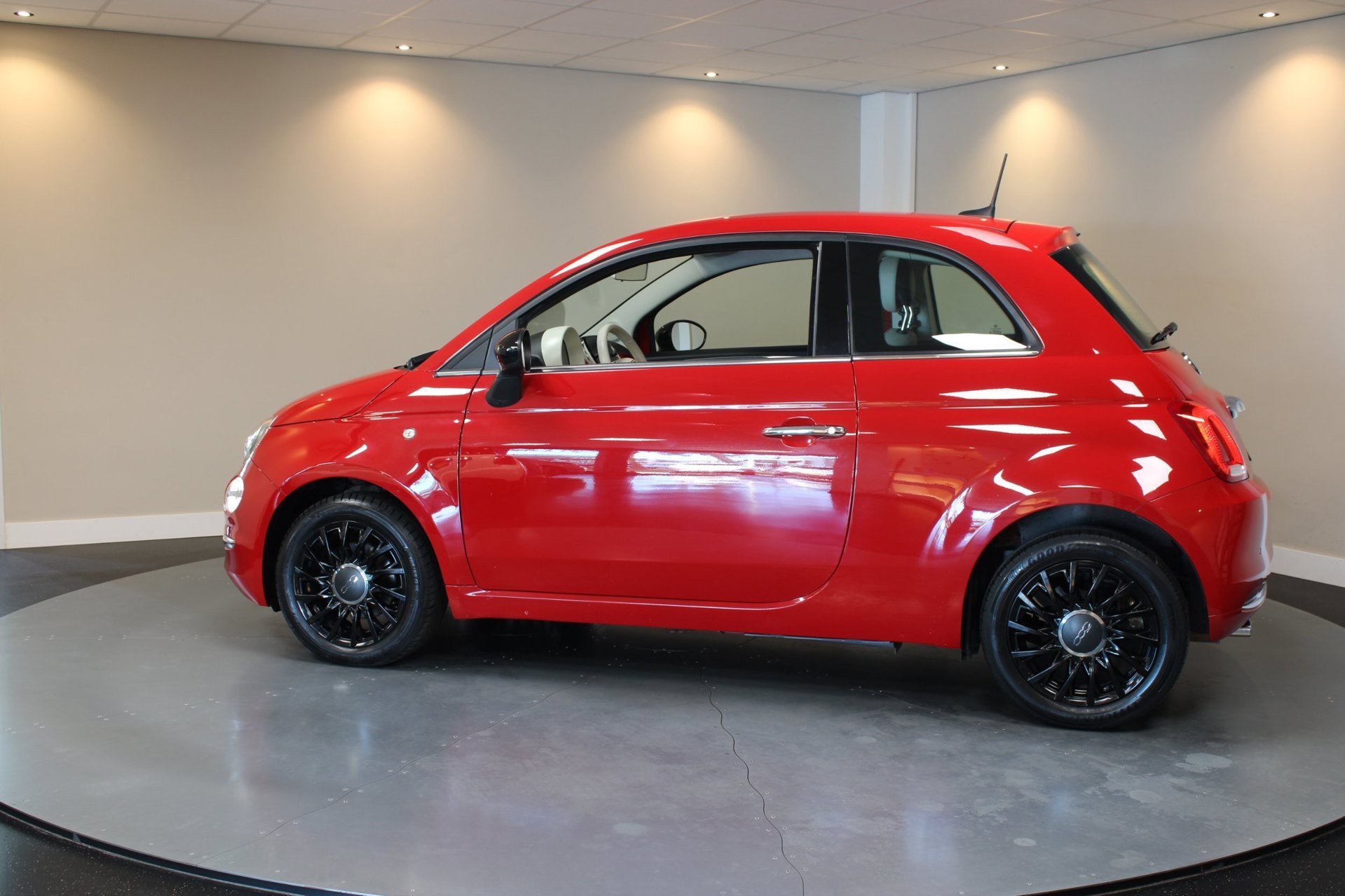 Fiat 500 1.2 Lounge *Distr.riem VV* Carplay|Navi|Cruise|DAB|, Auto's, Voorwielaandrijving, Gebruikt, 4 cilinders, 4 stoelen