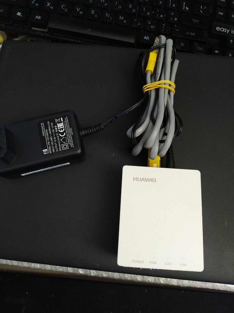 Huawei OptiXstar HG8010Hv6, Ophalen of Verzenden, Zo goed als nieuw, Router met modem, HUAWEI