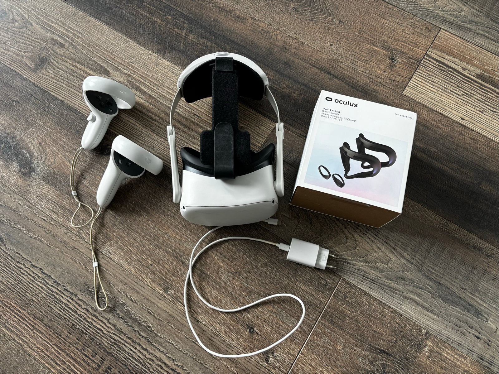 Oculus Quest 2 VR-bril met controllers en accessoires, Spelcomputers en Games, Virtual Reality, Gebruikt, Overige platformen, VR-bril
