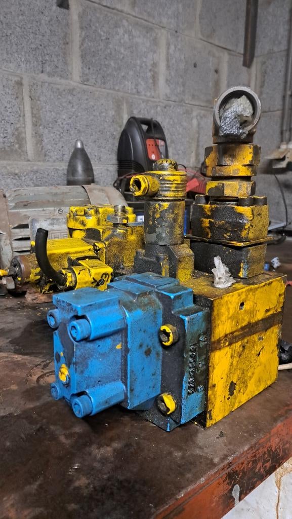 Hydraulische ventielen, Doe-het-zelf en Verbouw, Gereedschap | Machine-onderdelen en Toebehoren, Ophalen of Verzenden