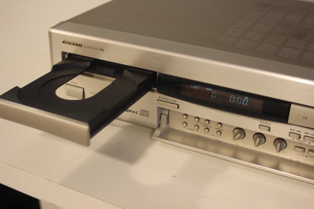 Onkyo versterker / cd speler R-1, Audio, Tv en Foto, Versterkers en Receivers, Gebruikt, Ophalen of Verzenden, 60 tot 120 watt
