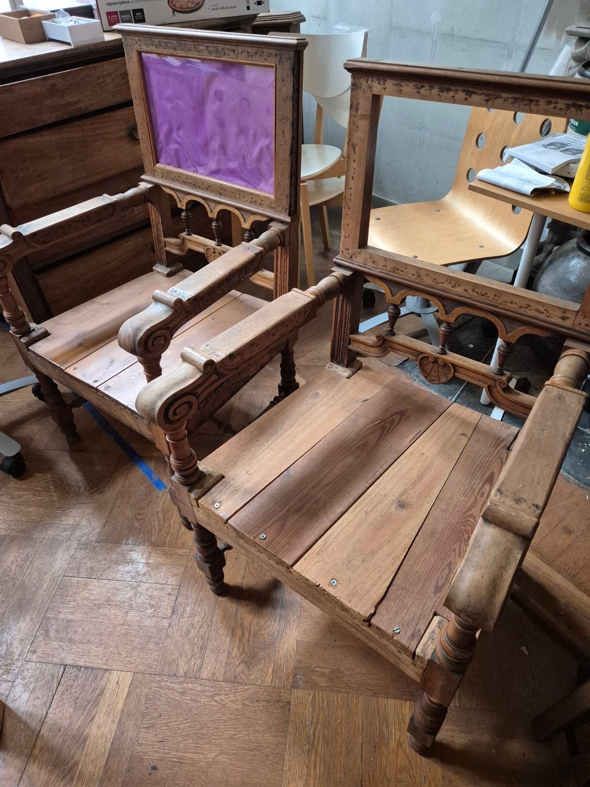 2 Antieke Eiken Stoelen - Opknappers, Ophalen