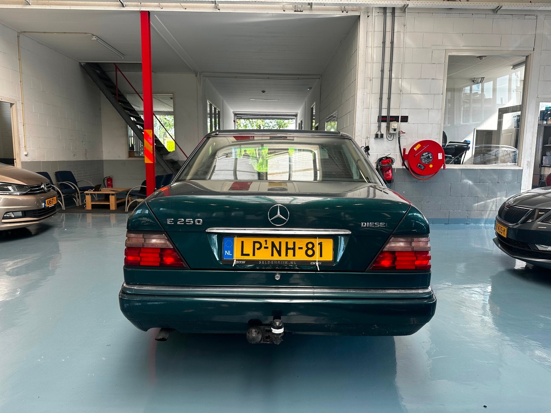 Mercedes-Benz E-klasse 250 D, 745 kg, Achterwielaandrijving, Gebruikt, 2497 cc