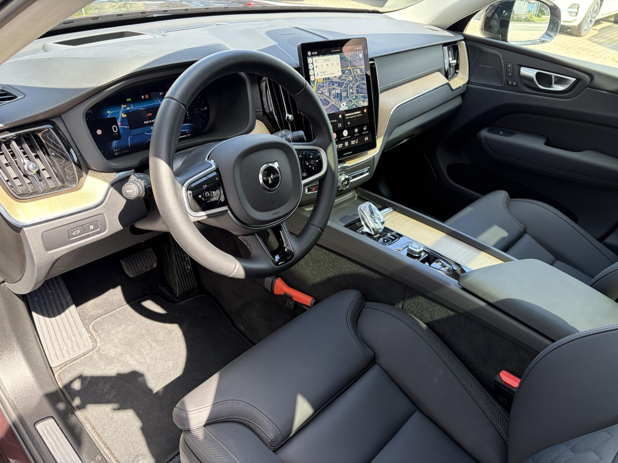 Volvo XC60 2.0 T6 Plug-in Hybrid AWD Ultra Dark | PHEV | Tre, Gebruikt, Euro 6, 4 cilinders, 180 min
