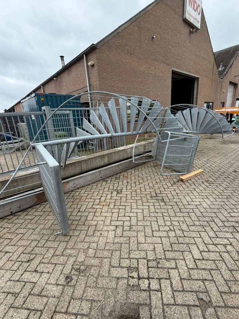 Stalen trap, wenteltrap, noodtrap. 7 meter, Ophalen, Trap, 4 meter of meer