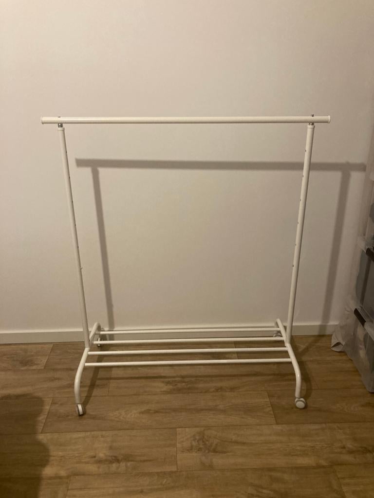 IKEA wit kledingrek Rigga, Huis en Inrichting, Kasten | Kledingkasten, Ophalen, Gebruikt, 100 tot 150 cm, 100 tot 150 cm