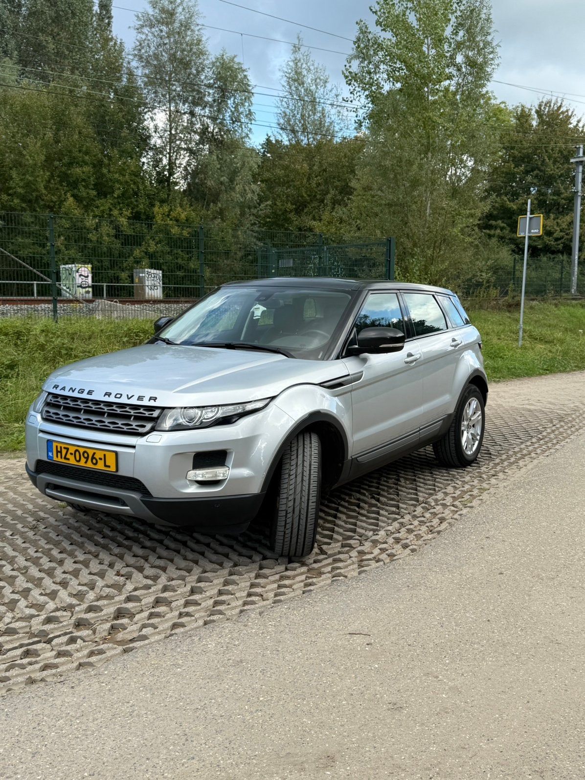 Land Rover Range Rover Evoque SI4 4WD AUT 2012 Grijs, 1800 kg, Zwart, 4 cilinders, 11 km/l