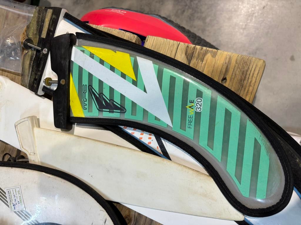 Naish Starship - 100L, Watersport en Boten, Windsurfen, Ophalen, Gebruikt, Minder dan 250 cm, Met vin(nen)