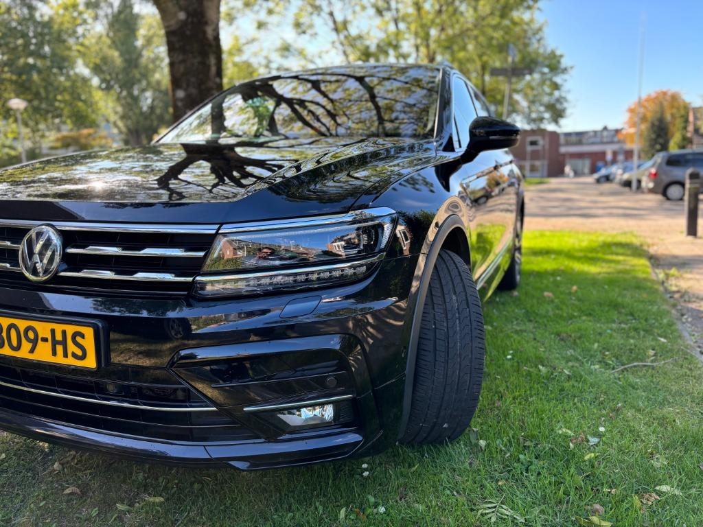 Volkswagen Tiguan 1.5 TSI 150pk 2021 Zwart, Auto's, Euro 6, 4 cilinders, 7 stoelen, Zwart