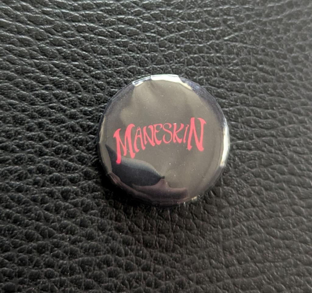 Måneskin - 25 mm button/speld/pin - Zwart/Rood, Ophalen of Verzenden, Nieuw