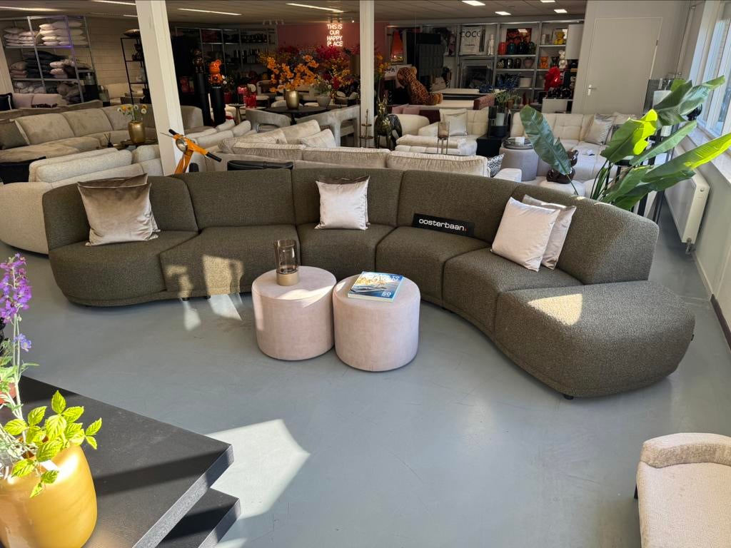 Luxe Ovale Loungebank Clyde + Draaifauteuil NIEUW - Uniek, Huis en Inrichting, Banken | Bankstellen, Info@oosterbaanwonen.nl, Venus 31 8448CE Heerenveen