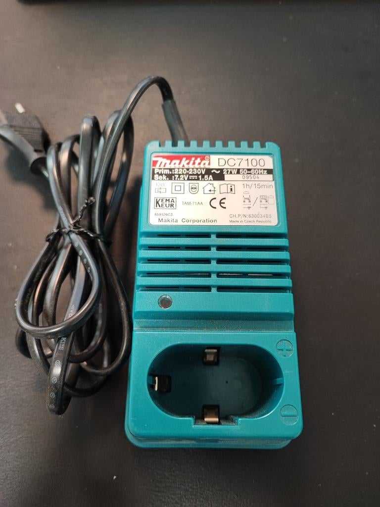 Makita DC7100 7.2v accu lader, Ophalen of Verzenden, Zo goed als nieuw