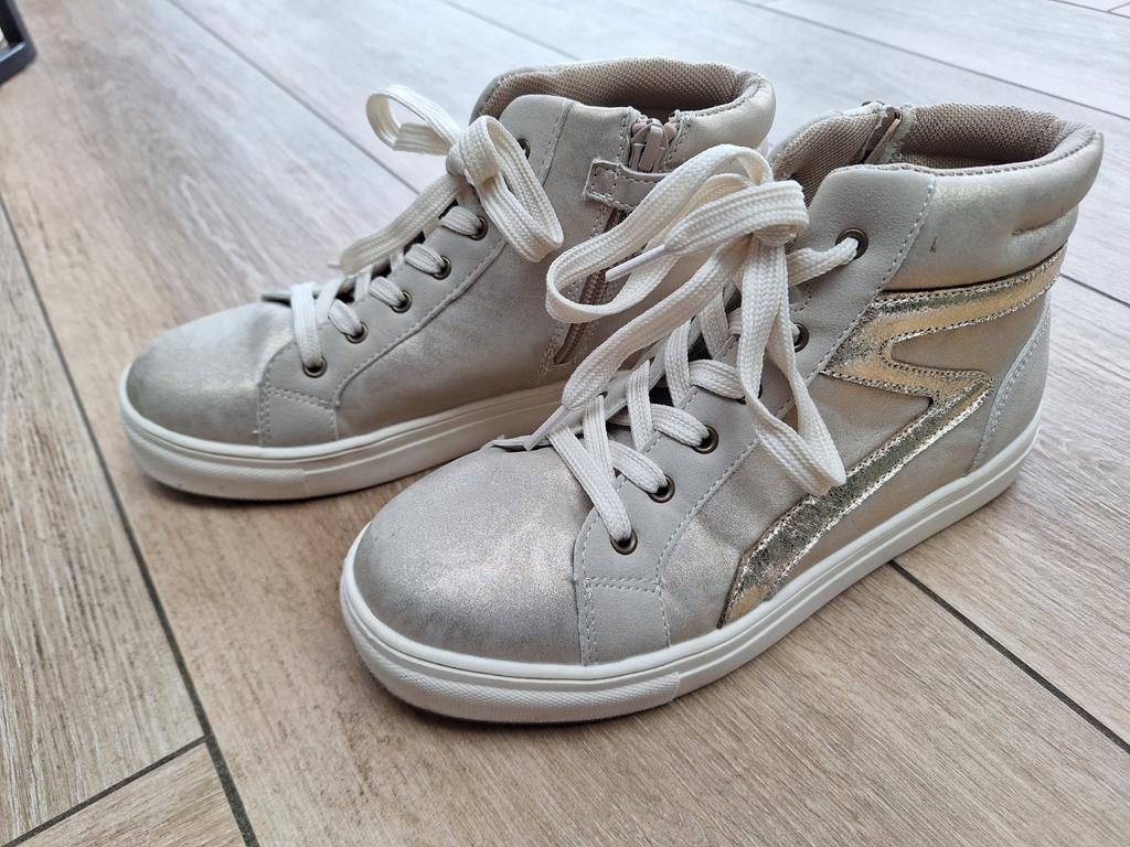 Mooie gouden schoenen maat 35 (Communie), Kinderen en Baby's, Kinderkleding | Schoenen en Sokken, Meisje, Schoenen, Ophalen of Verzenden
