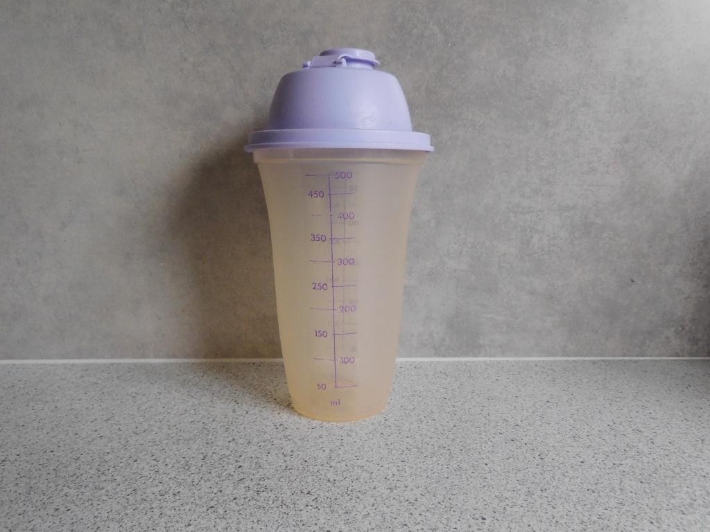 Tupperware Quickshaker 600 ml. Lila, Huis en Inrichting, Keuken | Tupperware, Ophalen of Verzenden, Zo goed als nieuw, Blauw, Beker of Kan