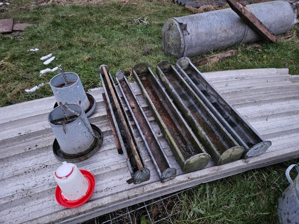 Kippenvoerbak voederbak voerbak voedersilo voersilo silo, Ophalen of Verzenden, Gebruikt, IJzer