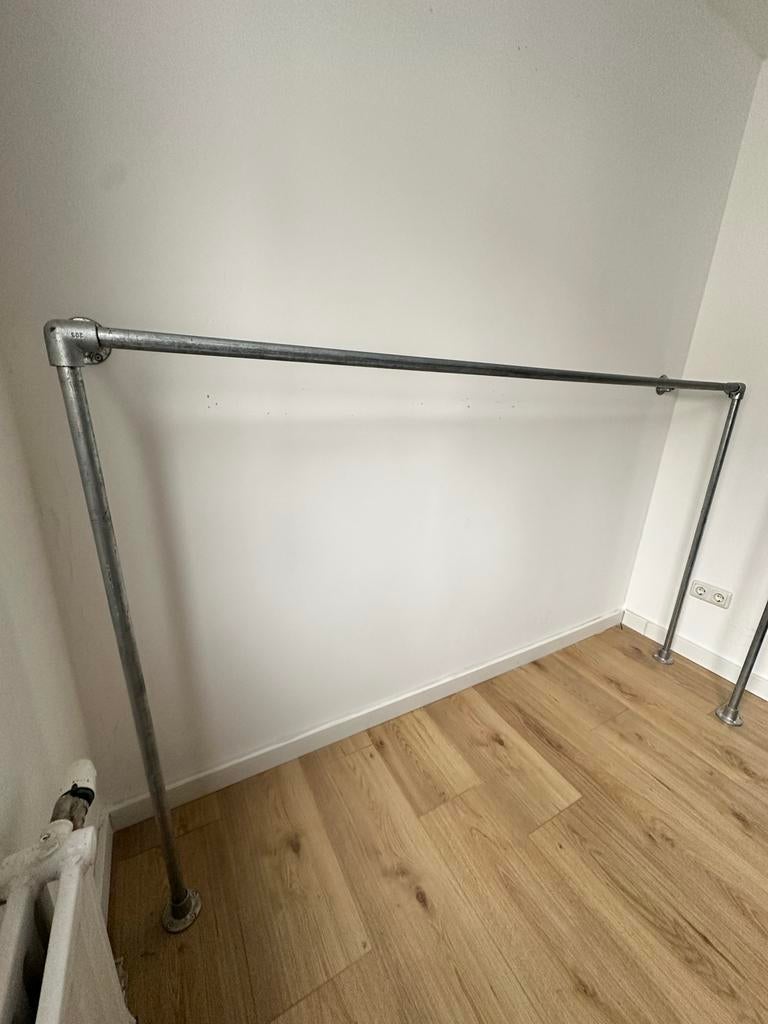 Industrieel Kledingrek van Stijgerbuizen + Hangers, Kleding | Dames, Kledingrekken, Ophalen, Zo goed als nieuw