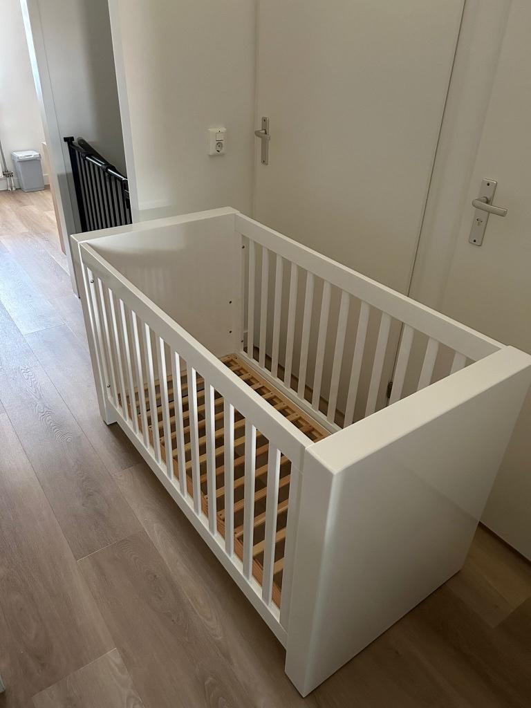 Kidsmill Alaska ledikant en kommode hoogglans wit, Ophalen, Zo goed als nieuw, Jongetje of Meisje