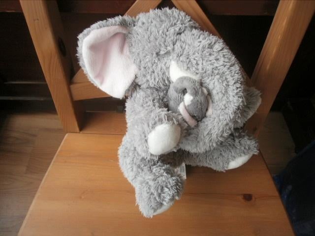 happy horse Olifant met baby in slurf 30 cm villa joep grijs, Ophalen of Verzenden, Zo goed als nieuw, Olifant