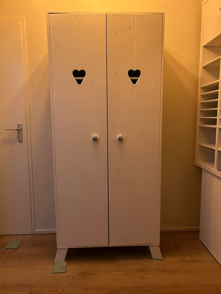 Meisjes kinderkledingkast hartjes, Huis en Inrichting, Kasten | Kledingkasten, Gebruikt, 150 tot 200 cm, 50 tot 100 cm, 25 tot 50 cm