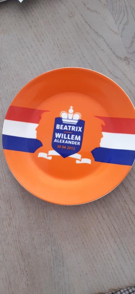Oranje bord Beatrix Willem Alexander 30-04-2013, Ophalen of Verzenden, Zo goed als nieuw, Nederland, Servies