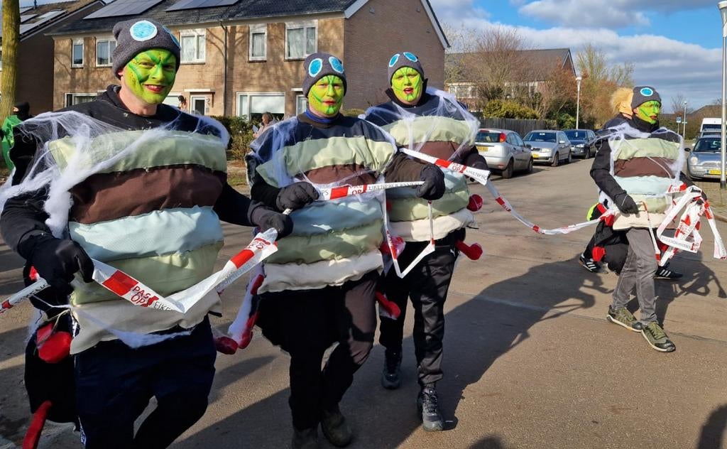 Carnavalpakken, Ophalen