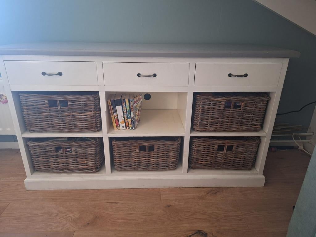 Dressoir kastje wit/grijs met rieten manden, Huis en Inrichting, Kasten | Dressoirs, Ophalen, Met plank(en), Minder dan 50 cm
