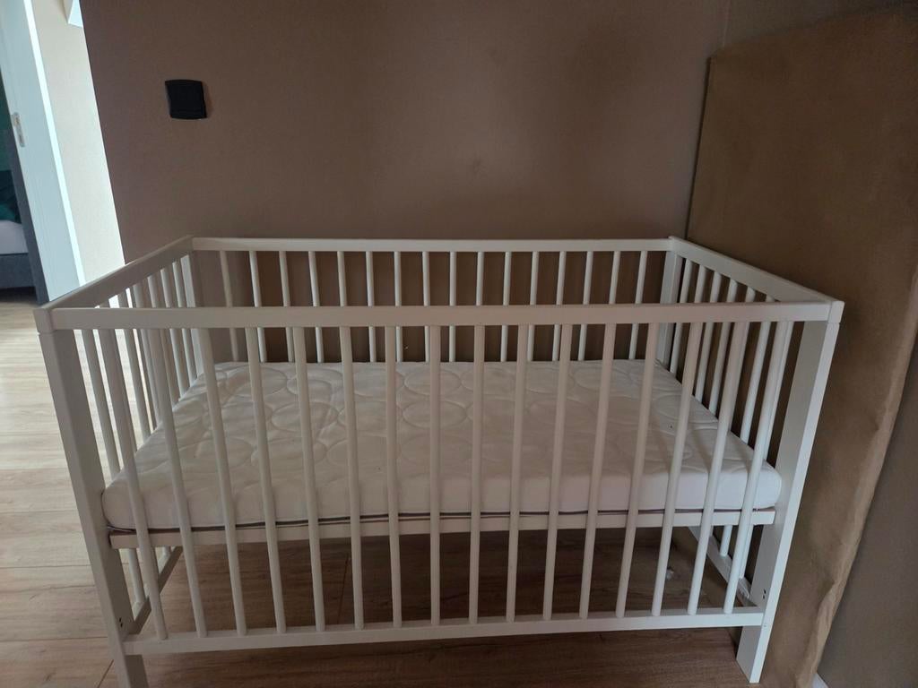 IKEA SUNDVIK Babybedje, Ophalen of Verzenden, Zo goed als nieuw, Ledikant