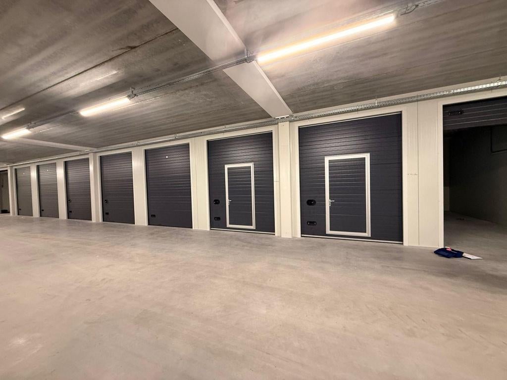 Te huur: Garagebox ca. 21m2 - Opslag - Waddinxveen, Zuid-Holland
