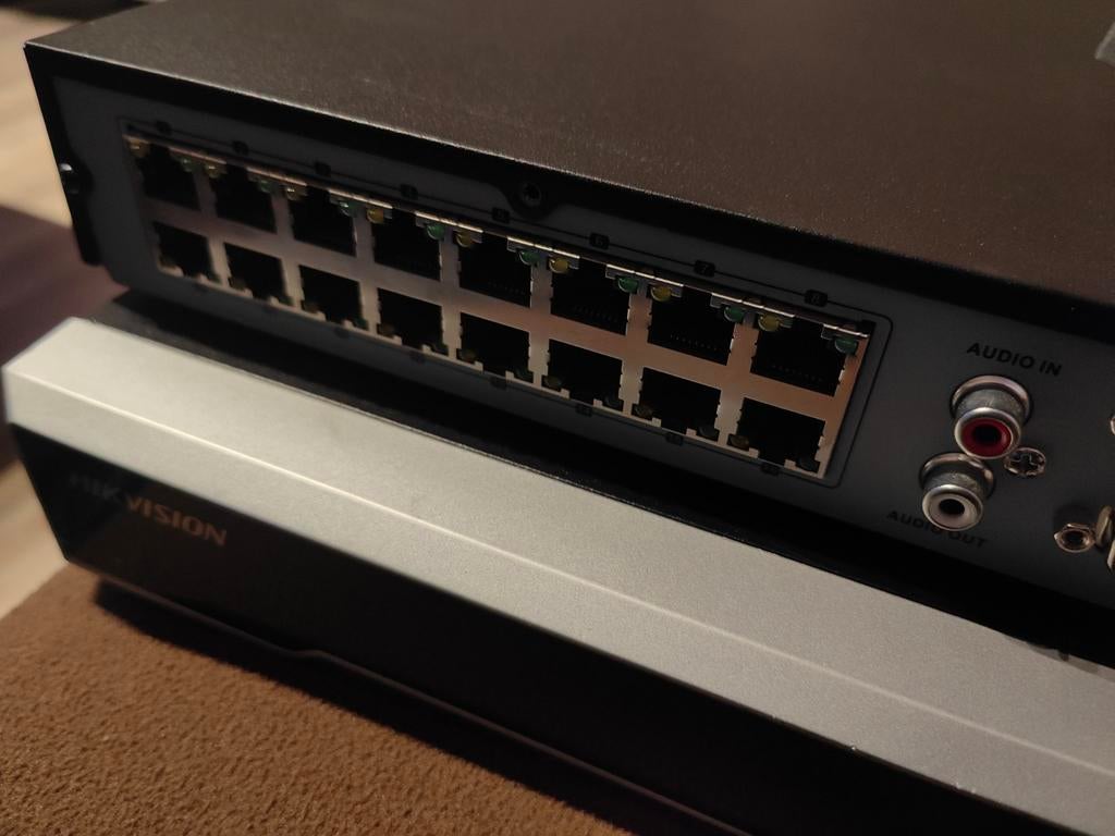 Hikvision recorder DS-7616NI-K2/16P. 4K 16 port POE, Ophalen of Verzenden, Zo goed als nieuw, Binnencamera